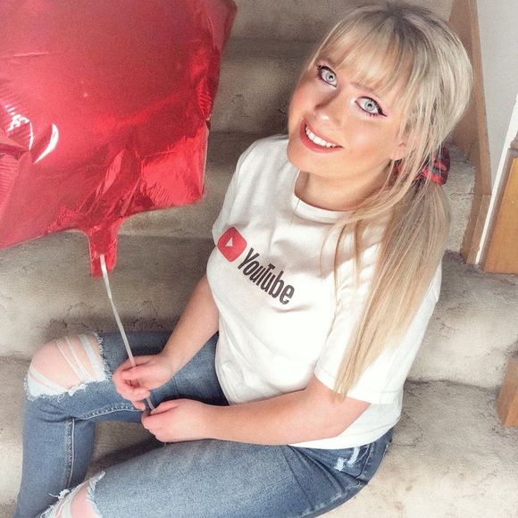 Meet your Posher, Kari Beth - Picture 2 of 5